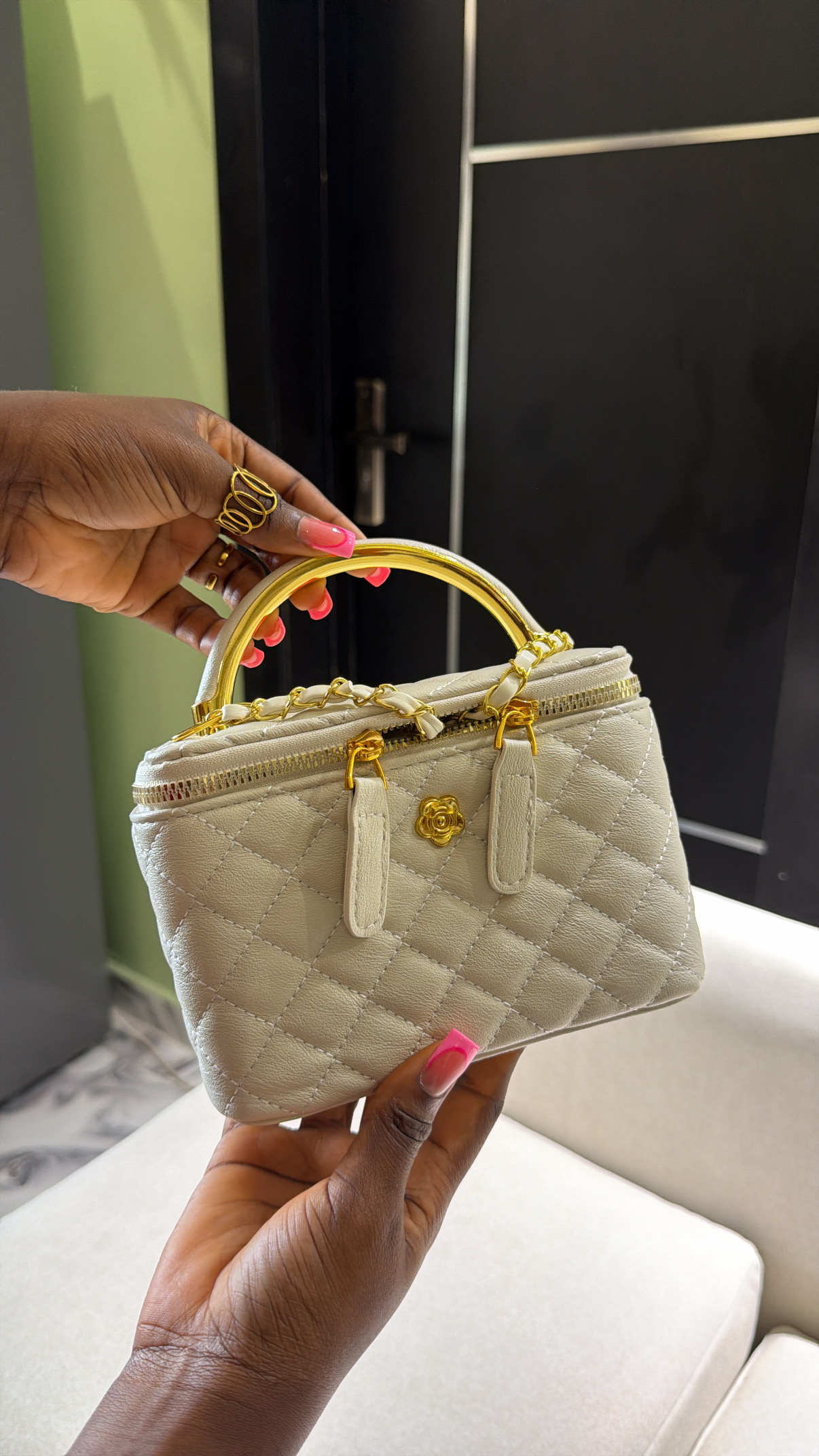 Vanity bag (off- white)